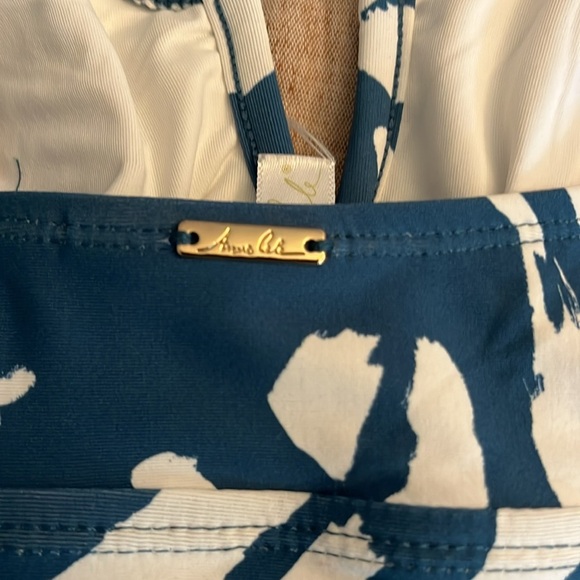 Anne Cole
JUNGLE
FEVER Printed
V-Wire
Ruched One-Piece
Swimsuit
Size 10 - Picture 9 of 15